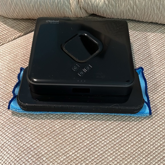 iRobot® Braava® 380t Robot Mop - Picture 9 of 9